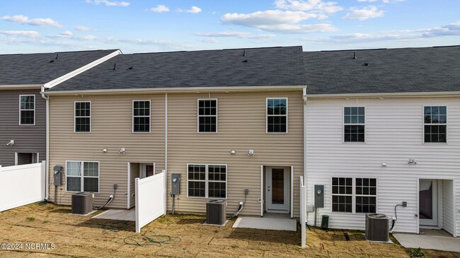 Building Photo - 2305 Gracie Ln