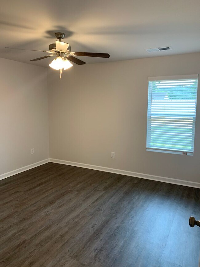 Building Photo - Now Pre-Leasing — Spacious 4 Bed, 2 Bath Home in Tucker Farms!