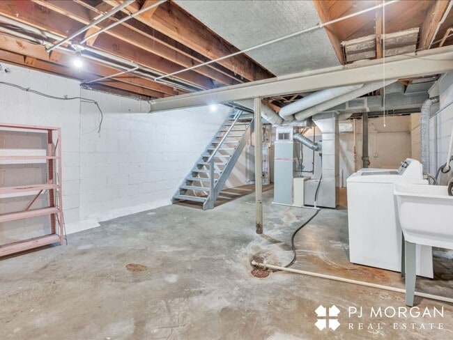 Building Photo - 2 bedroom duplex for rent in Midtown!