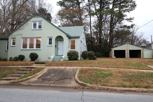 Building Photo - Charming Downtown Home