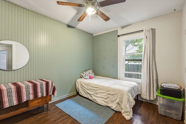 Building Photo - COME HOME TO THIS THREE BEDROOM CHARMER