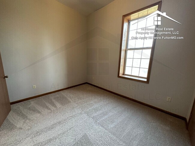 Building Photo - 101 East 10th Street, Apartment 13