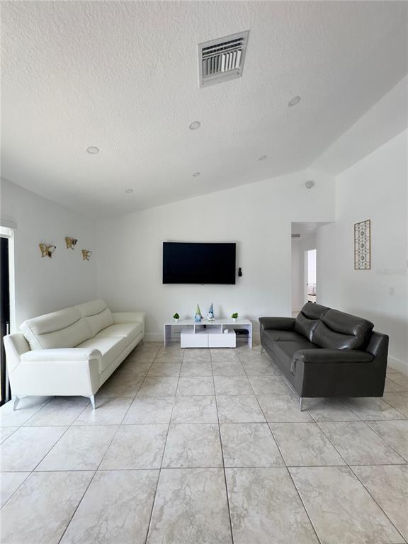 Building Photo - 130 Loma Bonita Dr