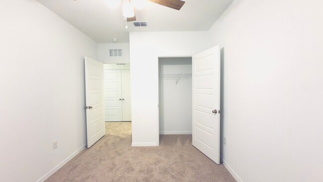 Building Photo - 2947 Canary Ave