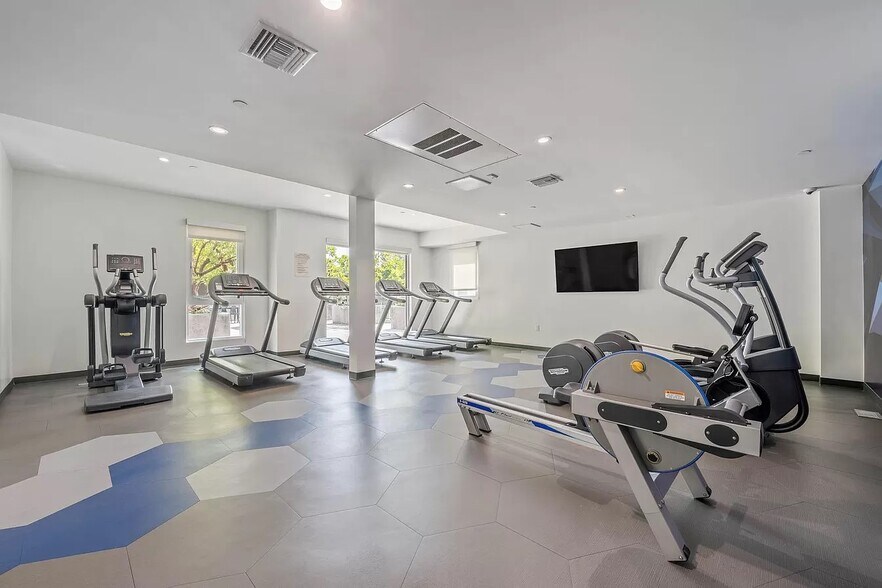 Building Photo - 5851 W 88th-Serenity Suite 318C-88