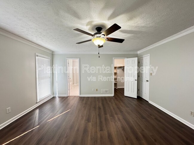 Building Photo - 4005 Camary Dr SE