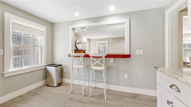 Building Photo - 10 Rear Robinson St