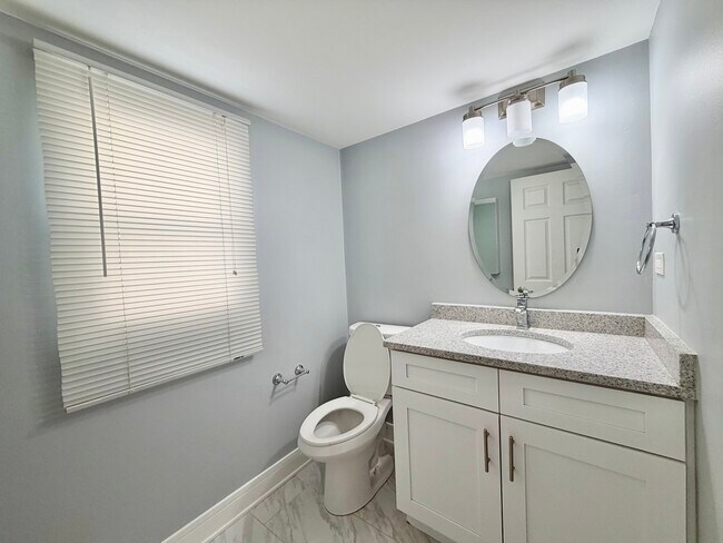 Building Photo - 213 Vintage Ln