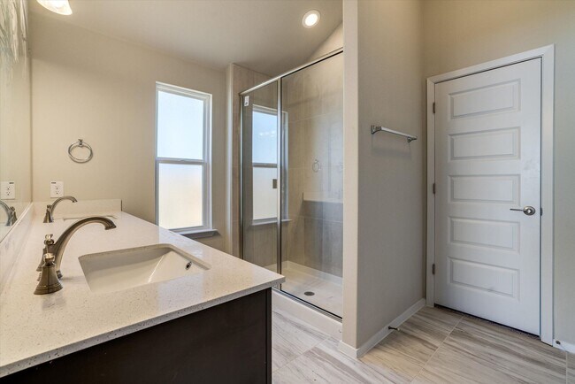 Building Photo - 5616 Respinto Dr