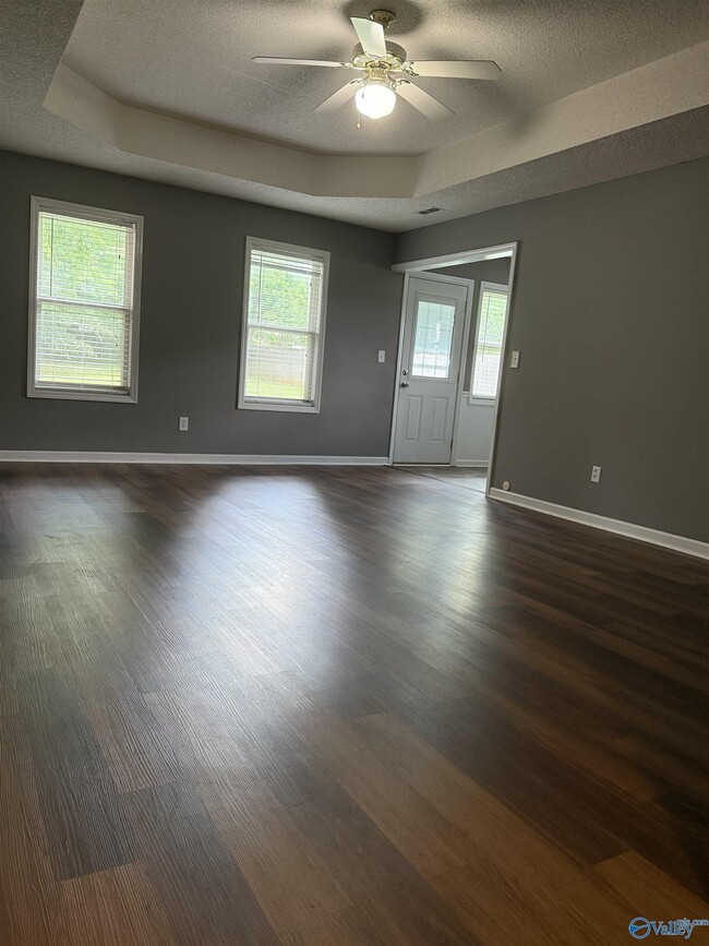 Building Photo - 115 Populus Dr