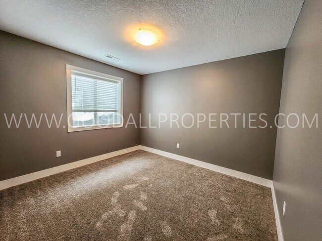 Building Photo - A Must See 4 Bedroom 3.5 Baths in Norwalk with a 3 Car Garage!!!