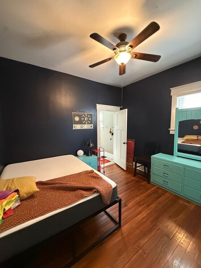 Building Photo - GERMANTOWN 2-BED 2-BATH FENCED YARD