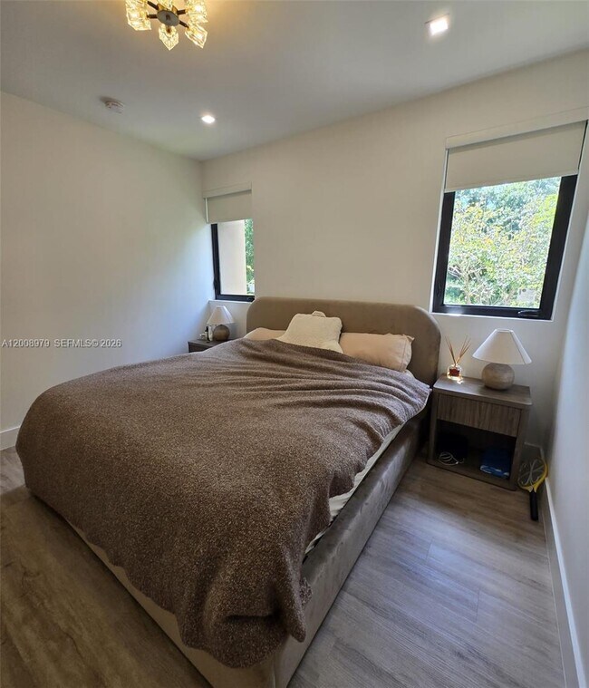 Building Photo - 5503 W Oak Wy