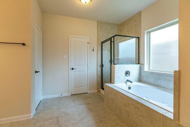 Building Photo - 2919 Iris Gable Ct