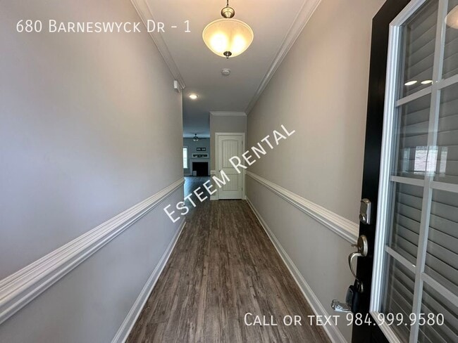 Building Photo - 680 Barneswyck Dr