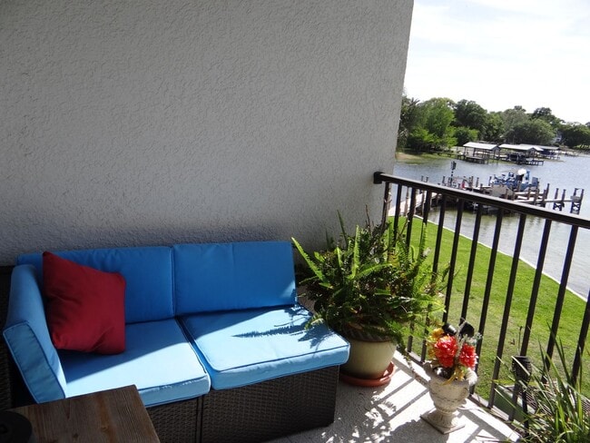 Building Photo - Furnished Room for Rent