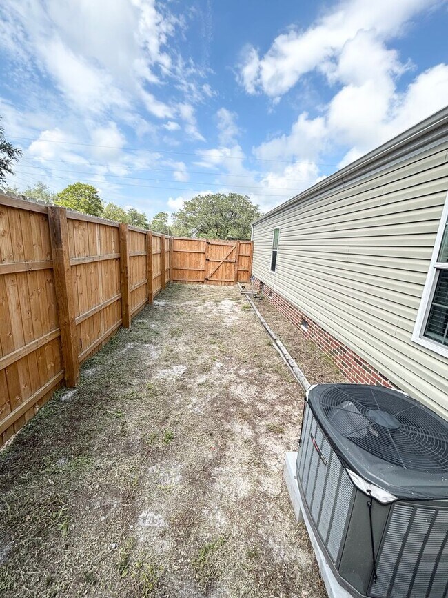 Building Photo - 2536 Blue Marlin St SW