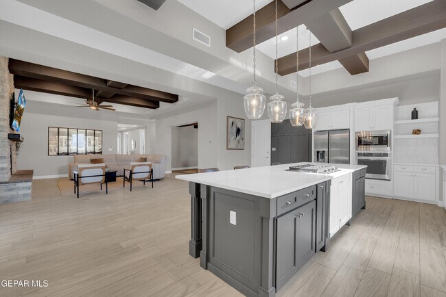 Building Photo - 14608 Pebble Hills Blvd