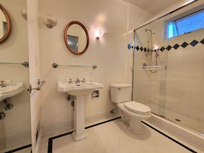 Building Photo - Charming Single Family Home in Downtown Palo Alto Available Now!