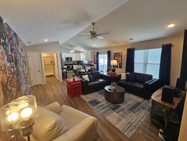 Building Photo - 814 Pierson Rd