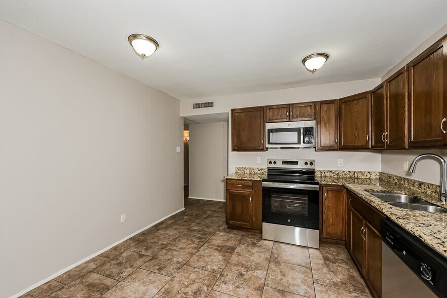 Building Photo - 7438 Emory Oak Ln