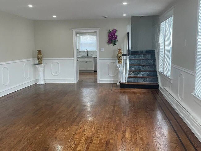 Building Photo - Beautiful! Spacious! Affordable! This 3 Be...