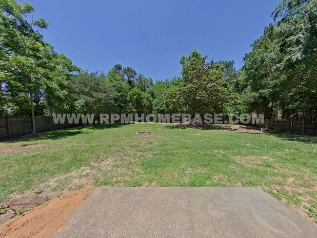 Building Photo - Charming & Updated 3BR/2BA plus Flex Room with Massive Privacy-Fenced Backyard