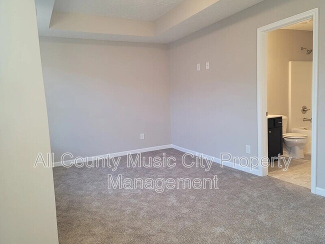 Building Photo - 310 Negri Ct
