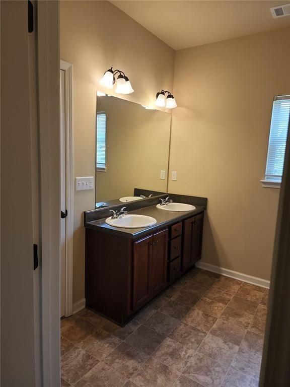 Building Photo - 628 Oakside Pl