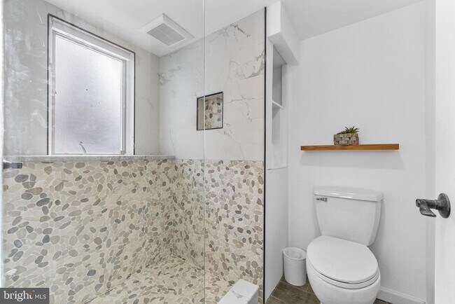 Building Photo - 191 Lakeshore Dr