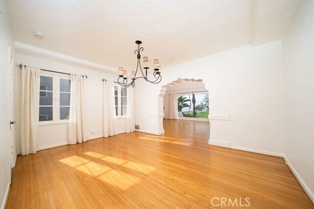 Building Photo - 8 S 36th Pl