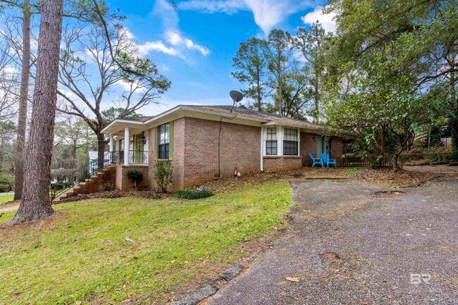 Building Photo - 16 Lancers Ln