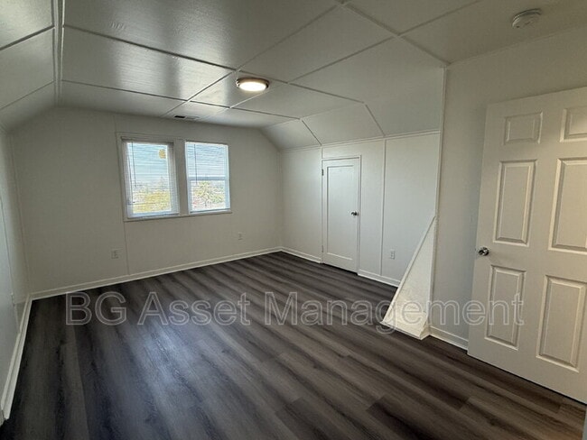 Building Photo - 7878 Ney Ave