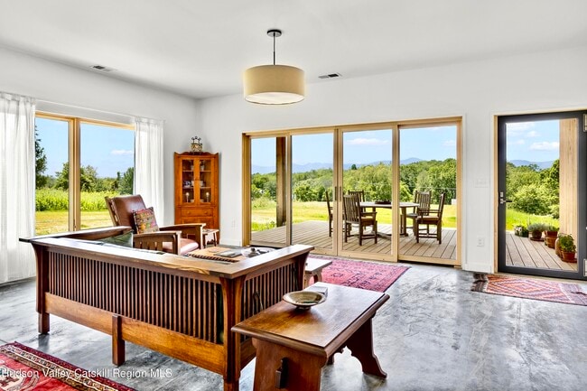 Building Photo - 88 Hover Ave