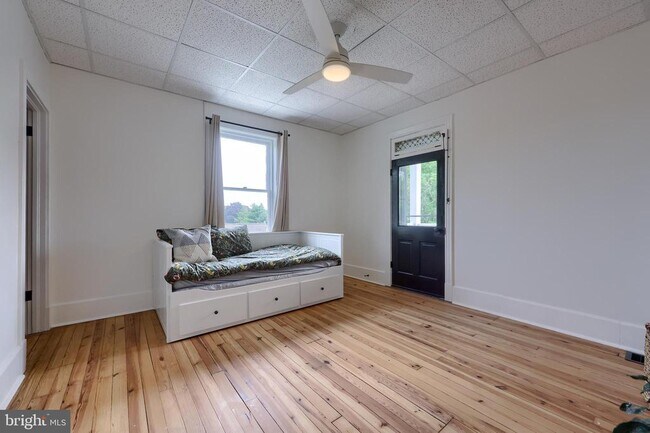 Building Photo - 136 E Harrisburg Ave