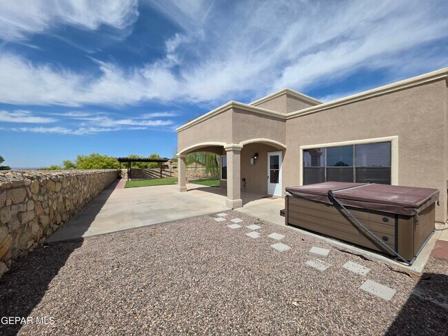 Building Photo - 7346 Gulf Creek Dr