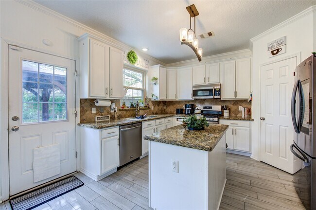 Building Photo - 19434 Kacey Ln Ct
