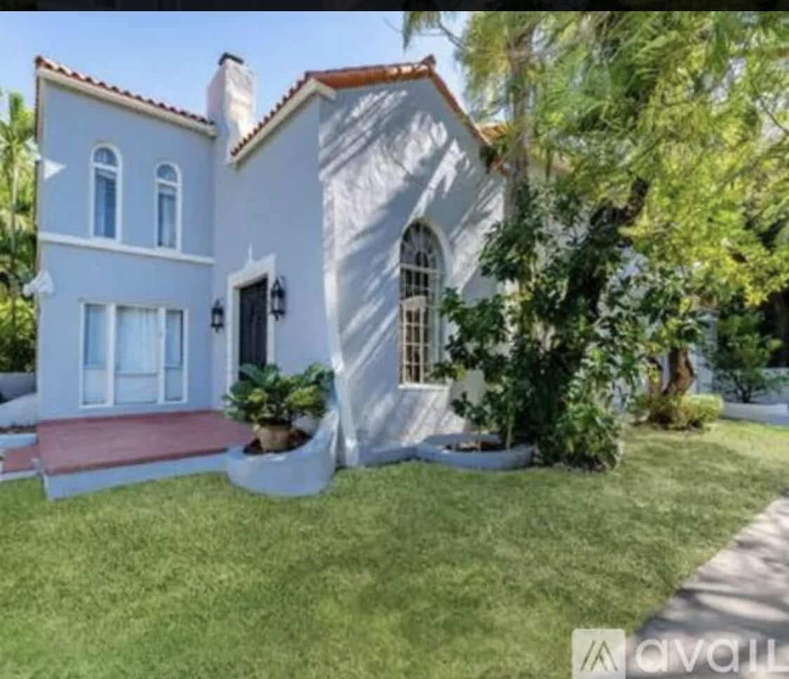 front house - 100 NE 43rd St