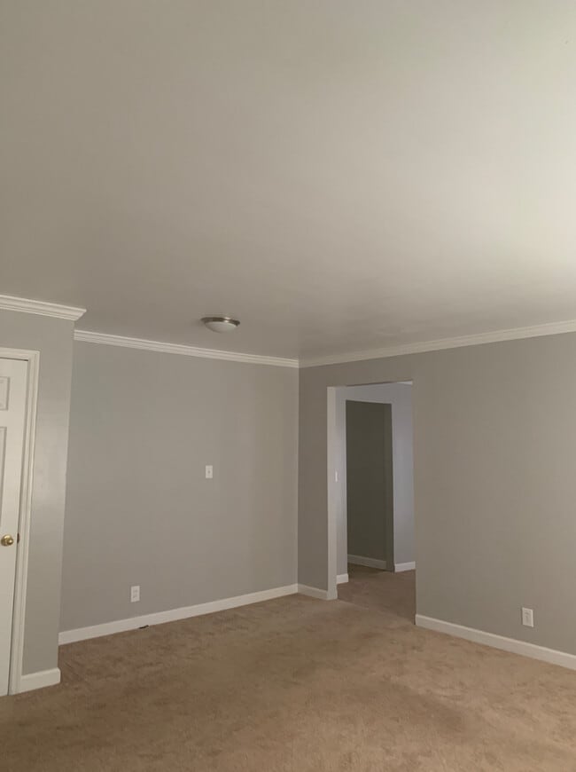 Building Photo - 1618 Hampton Rd NW