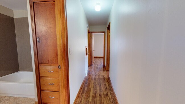 Building Photo - 3 Bedroom, 3 Bathroom House