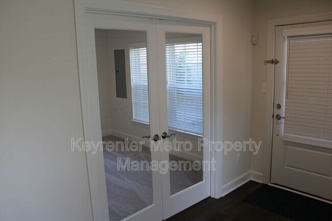 Building Photo - 2736 Pinebrook Rd