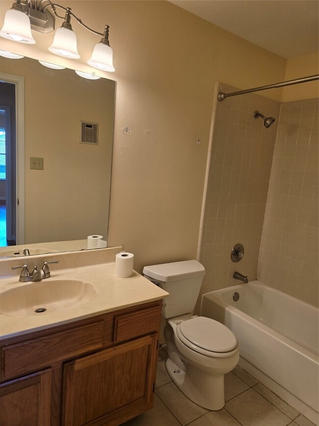 Building Photo - 9797 Leawood Blvd