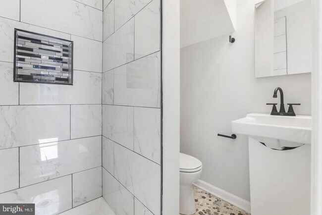 Building Photo - 6613 Fairmount Ave