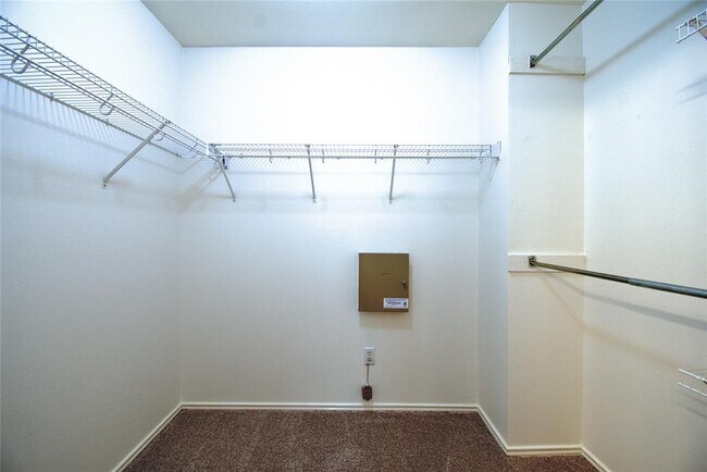 Building Photo - 3112 Blue Ridge Dr