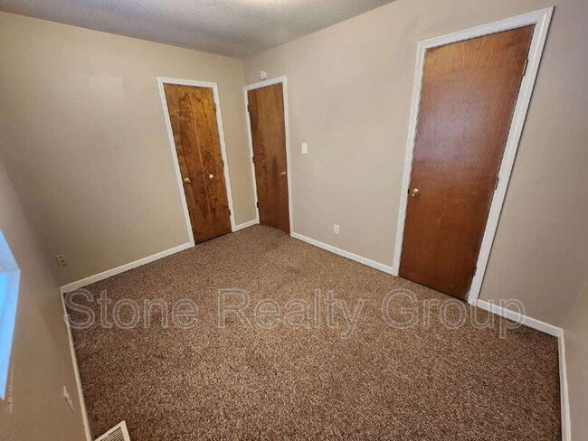 Building Photo - 2460 E Clayton Dr