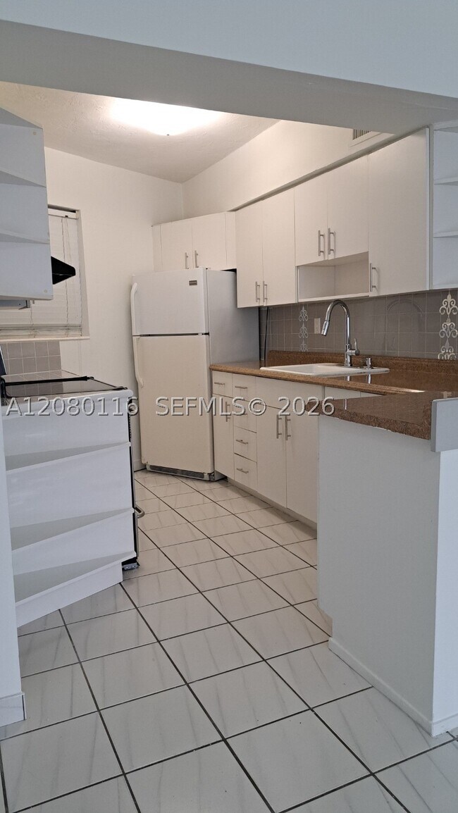 Building Photo - 1667 NE Miami Gardens Dr