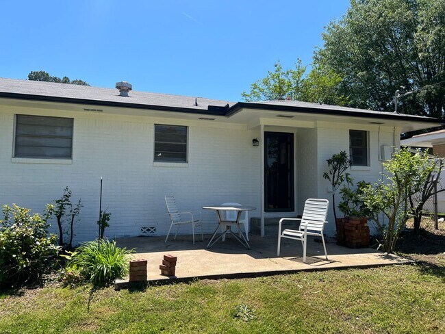 Building Photo - 409 High Hill Rd