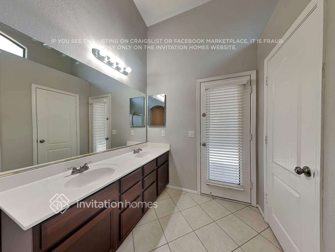 Building Photo - 832 N 166th Ln