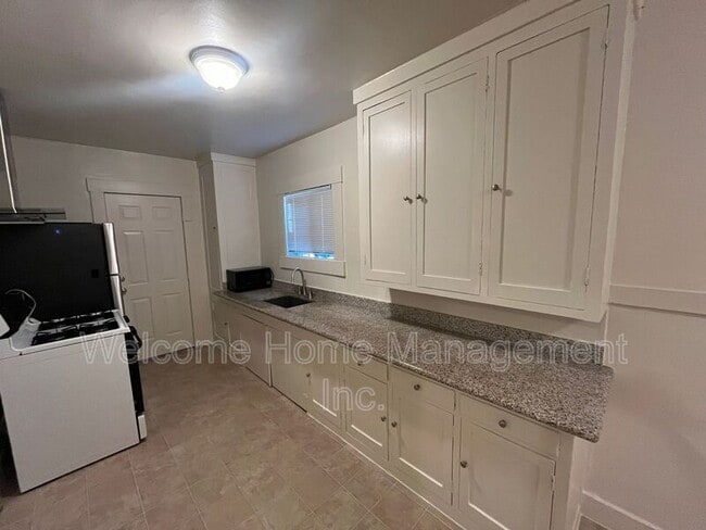 Building Photo - 1940 California St