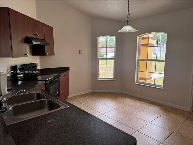 Building Photo - 13755 SW 48th Ct